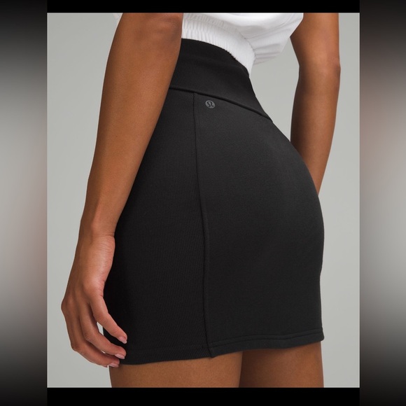 Lululemon Scuba High-Rise Mini Skirt, black, NWT. Women’s XS - Picture 4 of 8